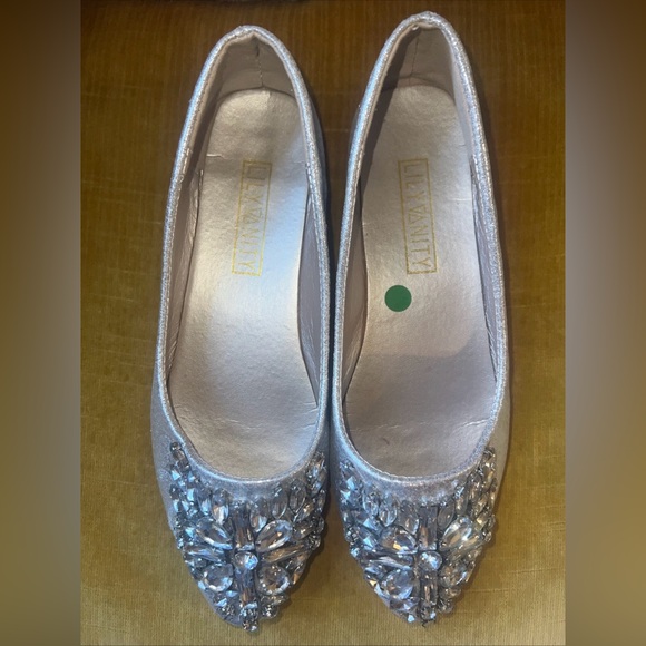 LILY VANITY SILVER METALLIC FAUX LEATHER CRYSTAL ENCRUSTED FLATS Size 39 - Picture 1 of 11